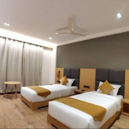 Derby Greens Hotel Bhopal Esterno foto