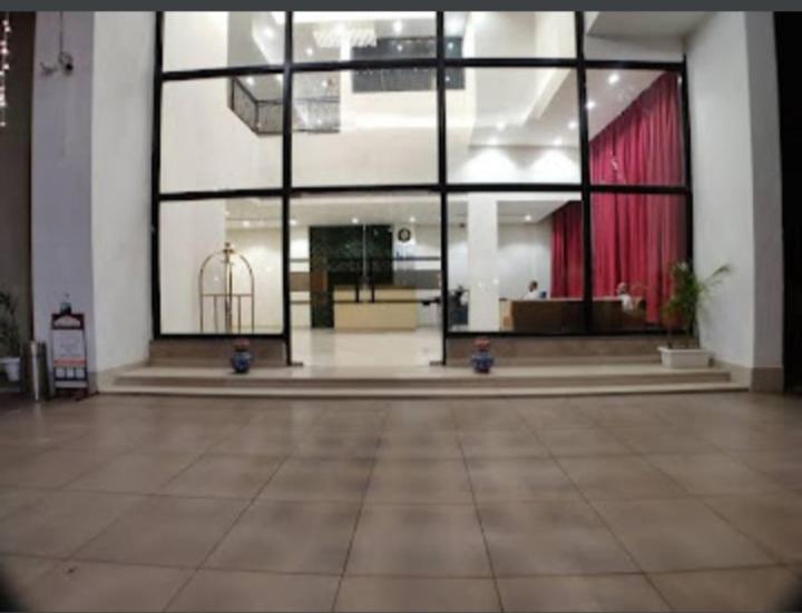 Derby Greens Hotel Bhopal Esterno foto