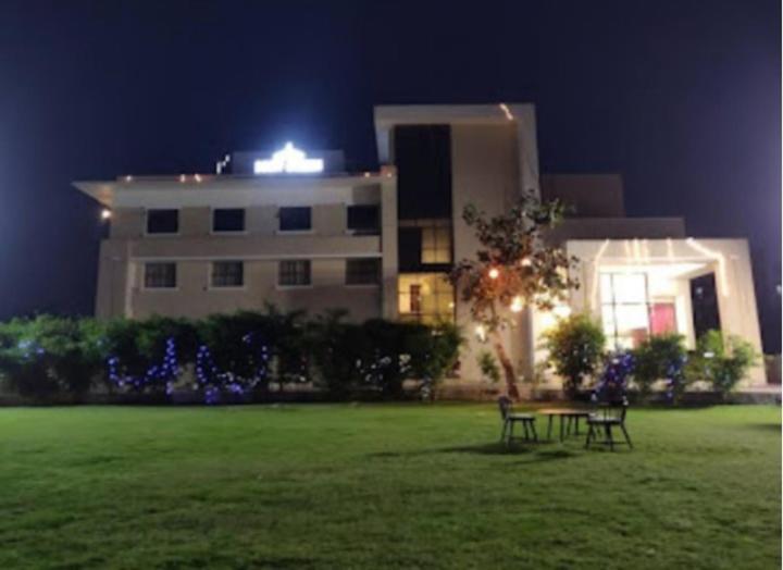 Derby Greens Hotel Bhopal Esterno foto