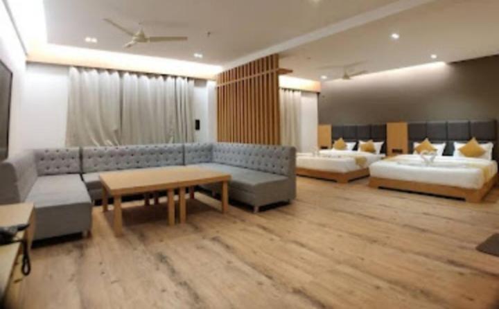 Derby Greens Hotel Bhopal Esterno foto